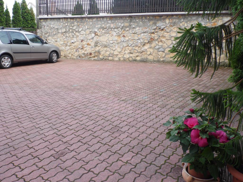 Bed and Breakfast Agi Panzio Obuda Budapest Exterior foto