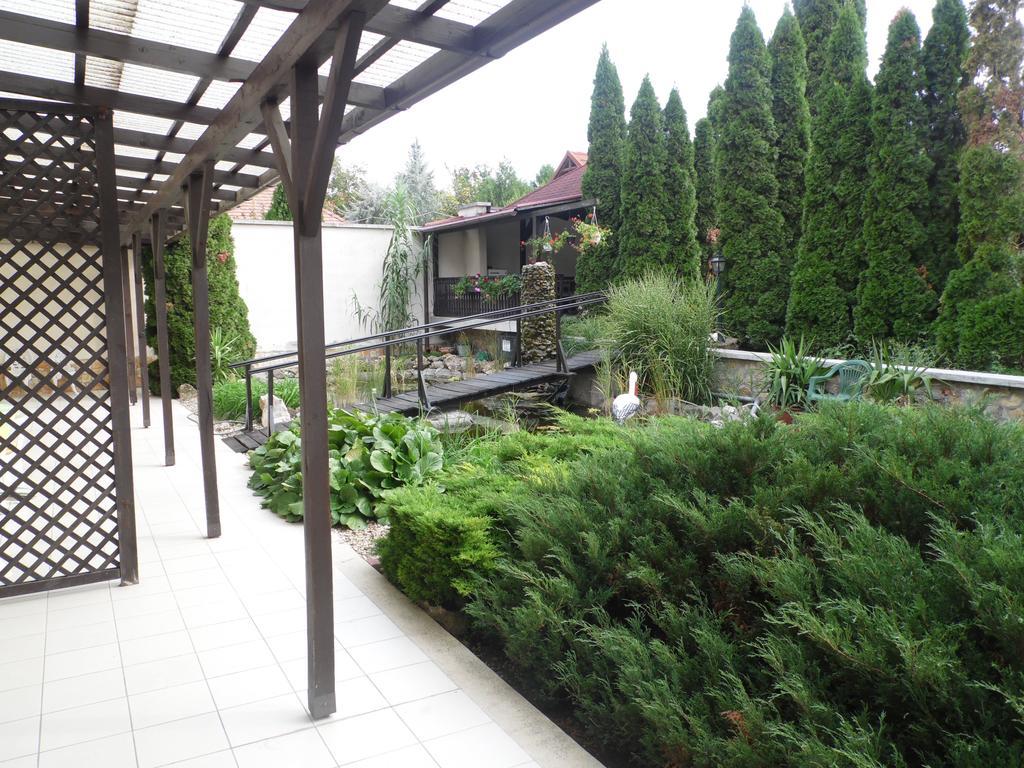 Bed and Breakfast Agi Panzio Obuda Budapest Exterior foto