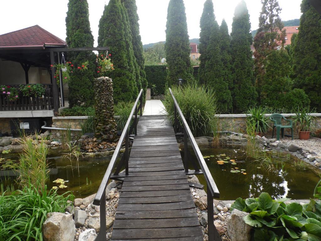 Bed and Breakfast Agi Panzio Obuda Budapest Exterior foto