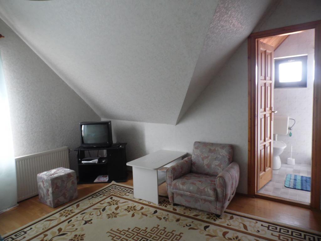 Bed and Breakfast Agi Panzio Obuda Budapest Exterior foto